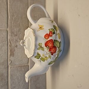 Teapot, Queen's